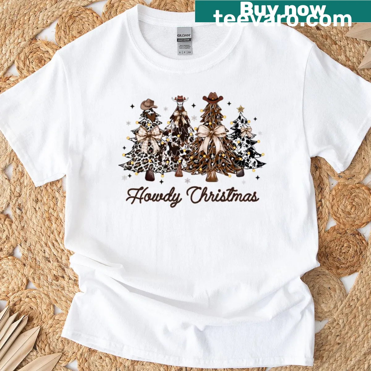 Oversized T-shirt with the phrase 'Howdy Christmas' — on a men's t-shirt
