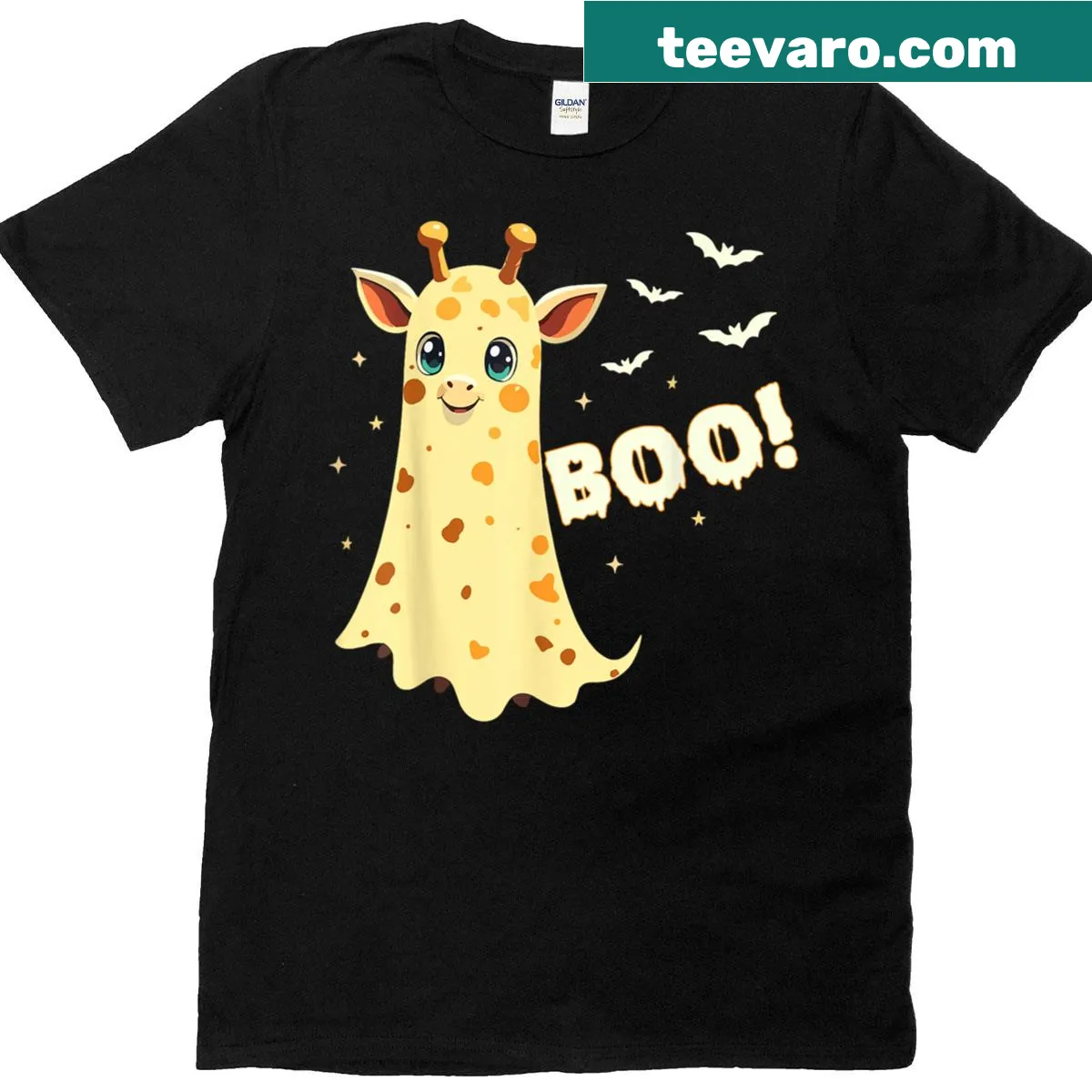 Cartoon giraffe in Halloween costume on t-shirt — on a men's t-shirt