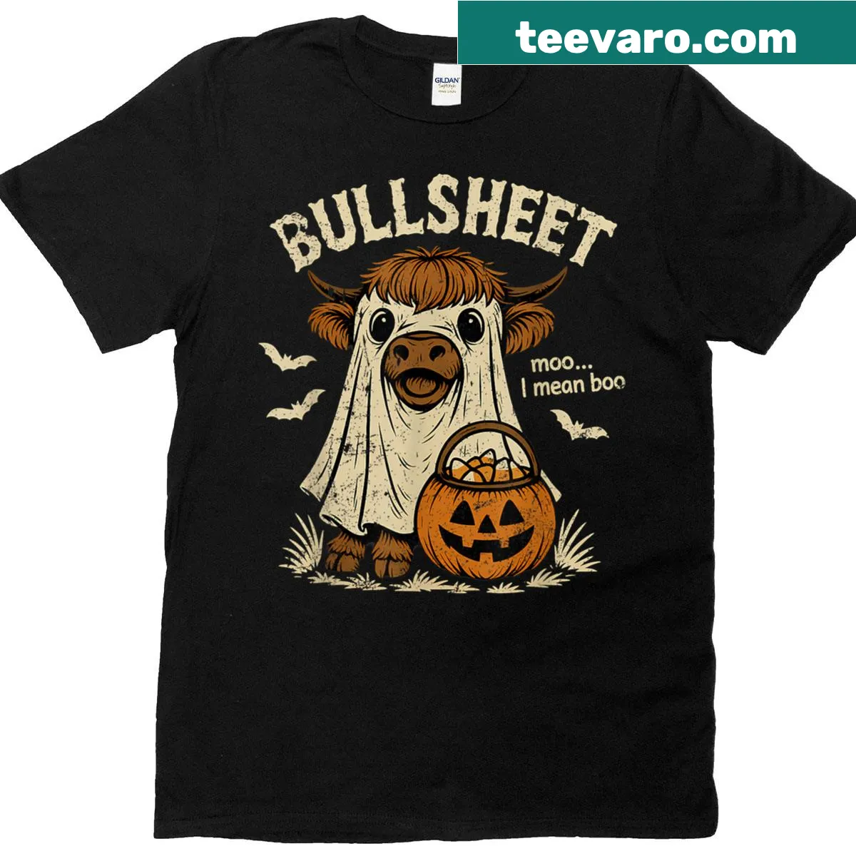 Cartoon cow in Halloween costume on t-shirt — on a men's t-shirt