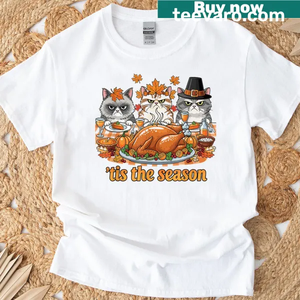 Funny Thanksgiving cat T-shirt with cartoon cats dining