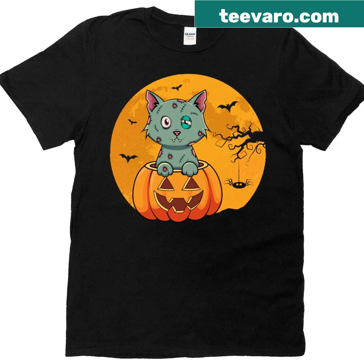 Vintage styled spooky cat Halloween t-shirt with pumpkins — on a men's t-shirt