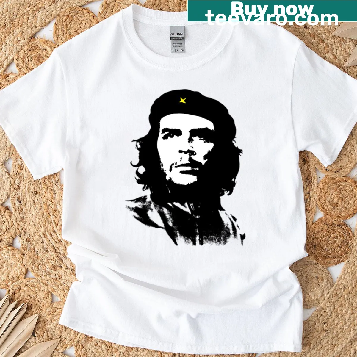 Vintage t-shirt featuring an iconic image of Che Guevara — on a men's t-shirt