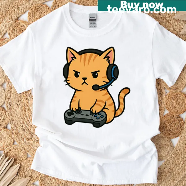 Oversized t-shirt with funny orange cat design for gamers