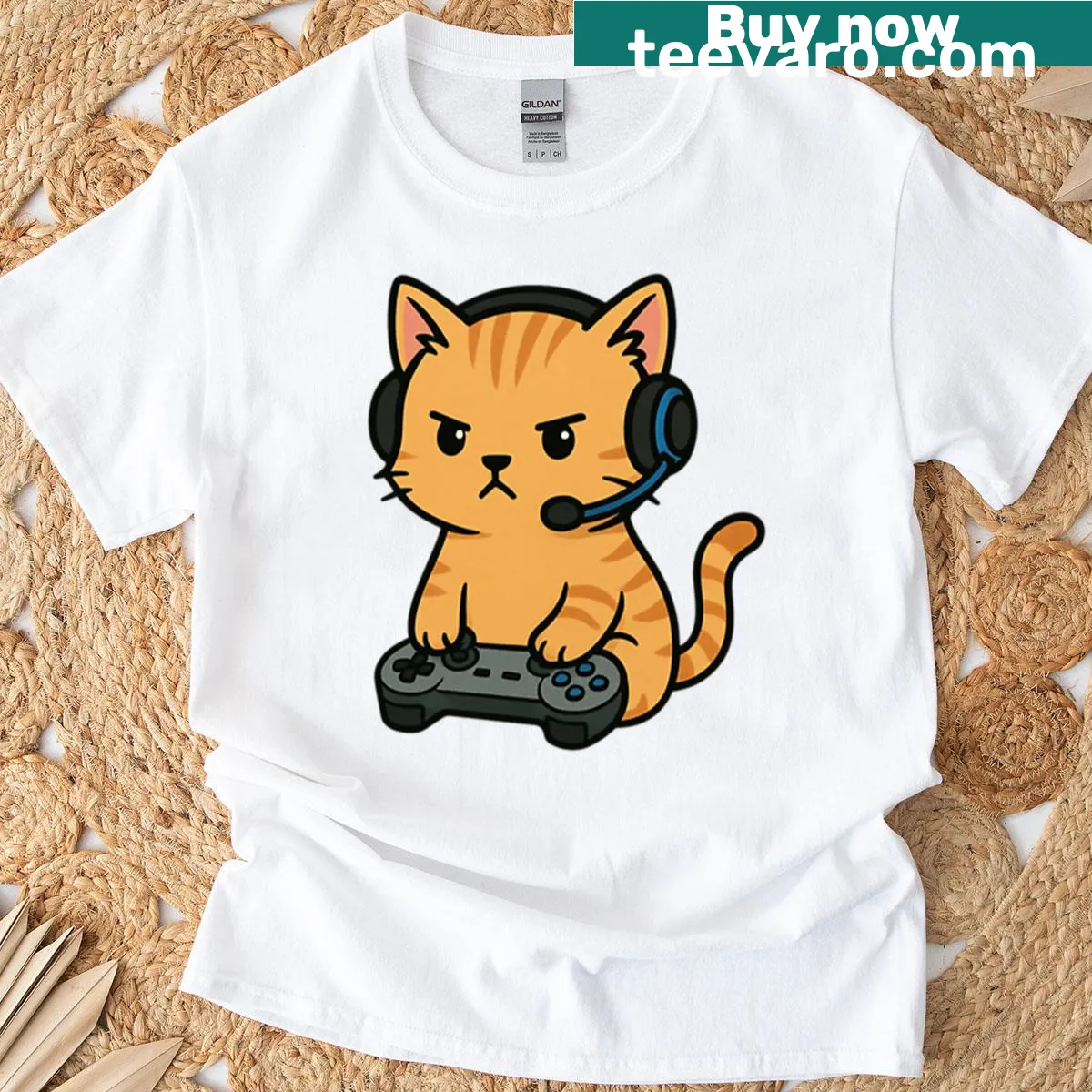Oversized t-shirt with funny orange cat design for gamers — on a men's t-shirt