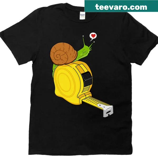 T-shirt featuring the phrase 'Amor A Primera Vista' in elegant typography