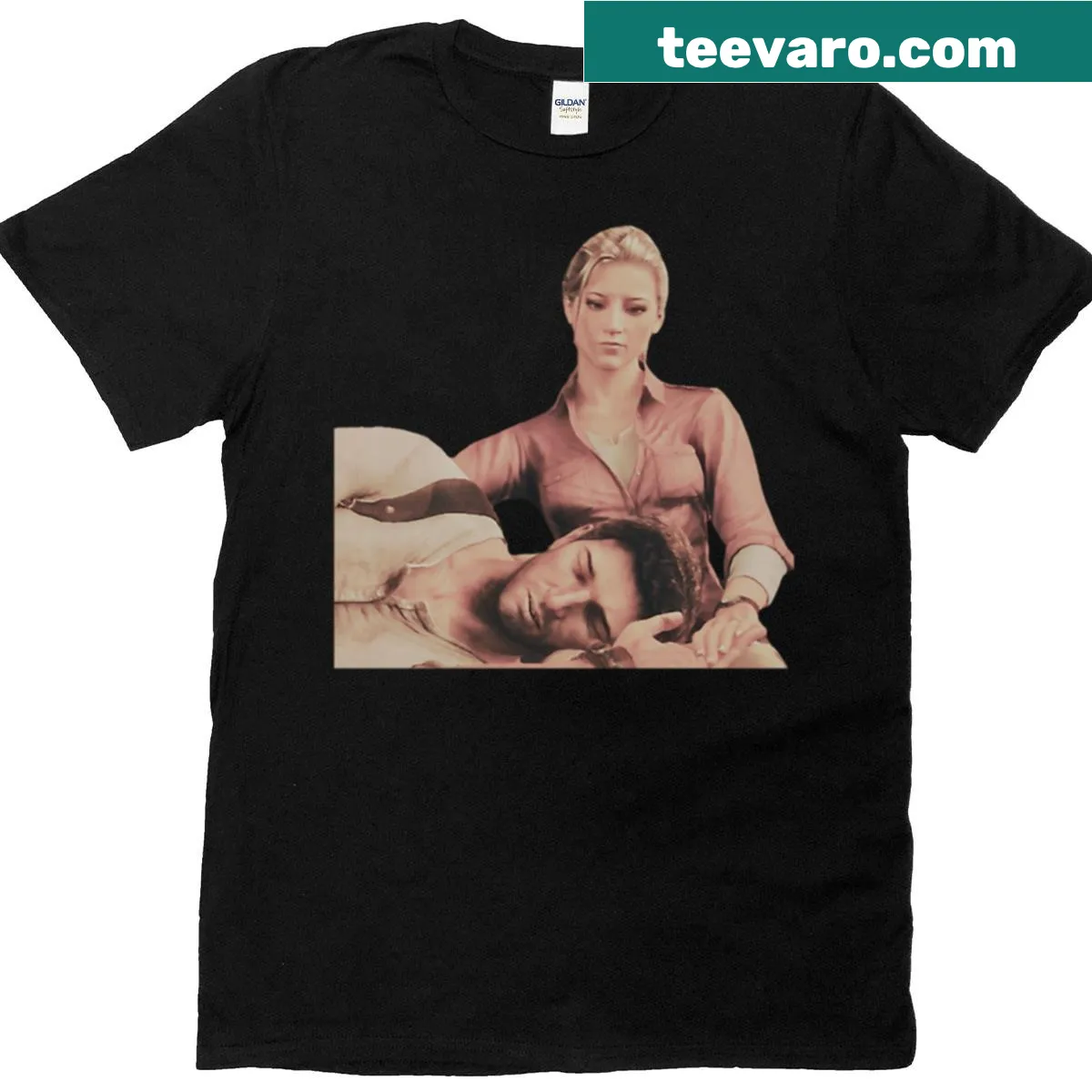 Oversized t-shirt featuring Nate and Elena from Uncharted gaming series — on a men's t-shirt
