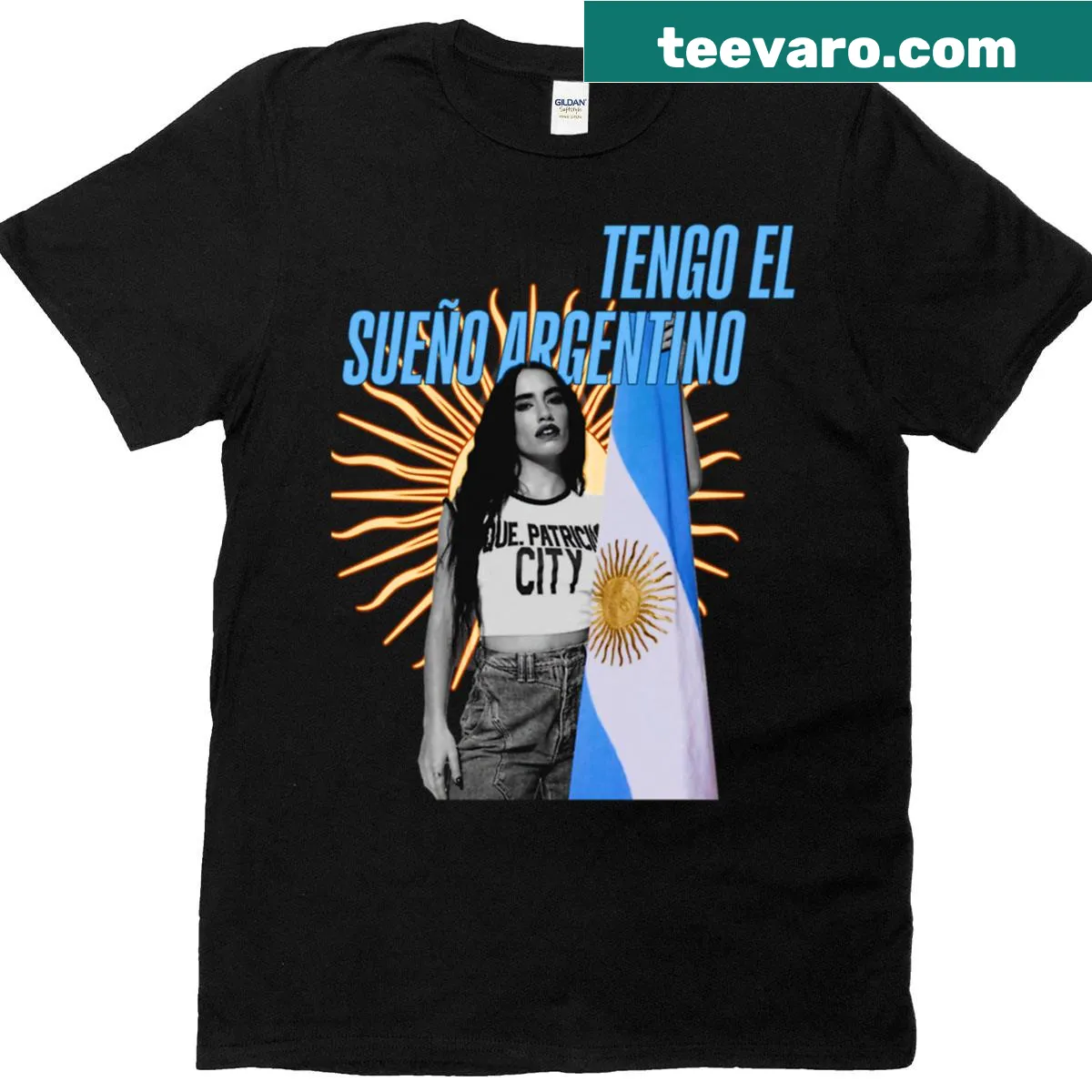 Oversized t-shirt featuring the phrase Tengo El Sueño Argentino — on a men's t-shirt
