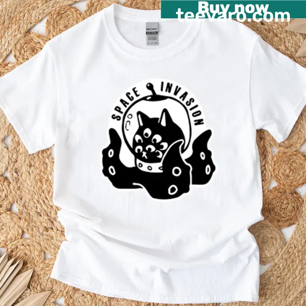 Clever typography t-shirt celebrating cat lovers