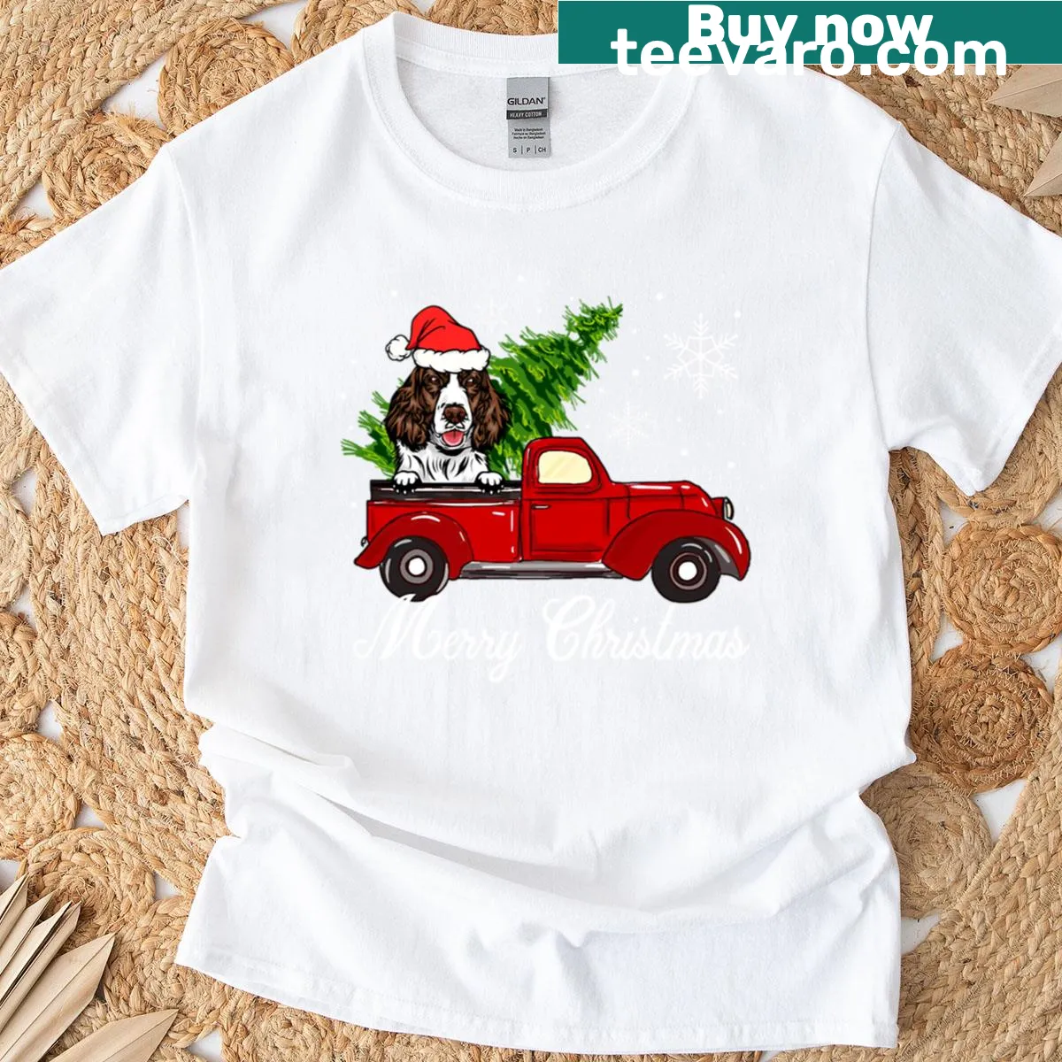 English Springer Spaniel in a red truck with Christmas theme on a T-shirt — on a men's t-shirt