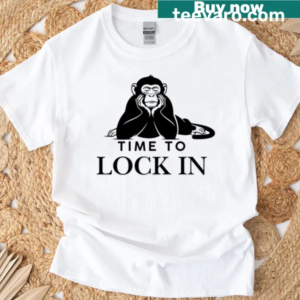 Bold oversized T-shirt with motivational message to lock in focus.