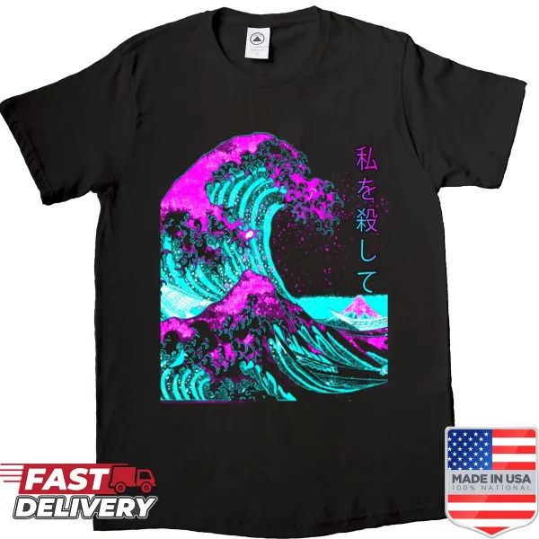 T-shirt featuring Hokusai's 'The Great Wave Off Kanagawa' art