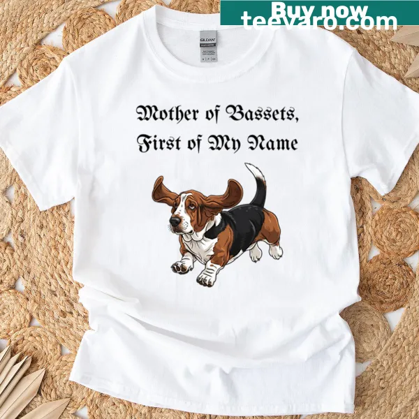 Charming t-shirt for dog lovers with a graphic of Basset Hounds