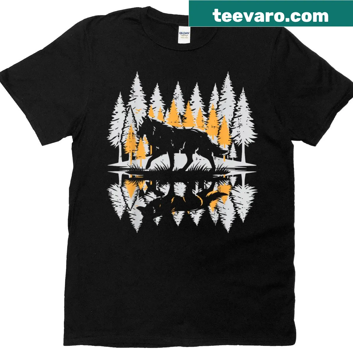 Silhouette of a wolf with pine trees on a vintage-style t-shirt — on a men's t-shirt
