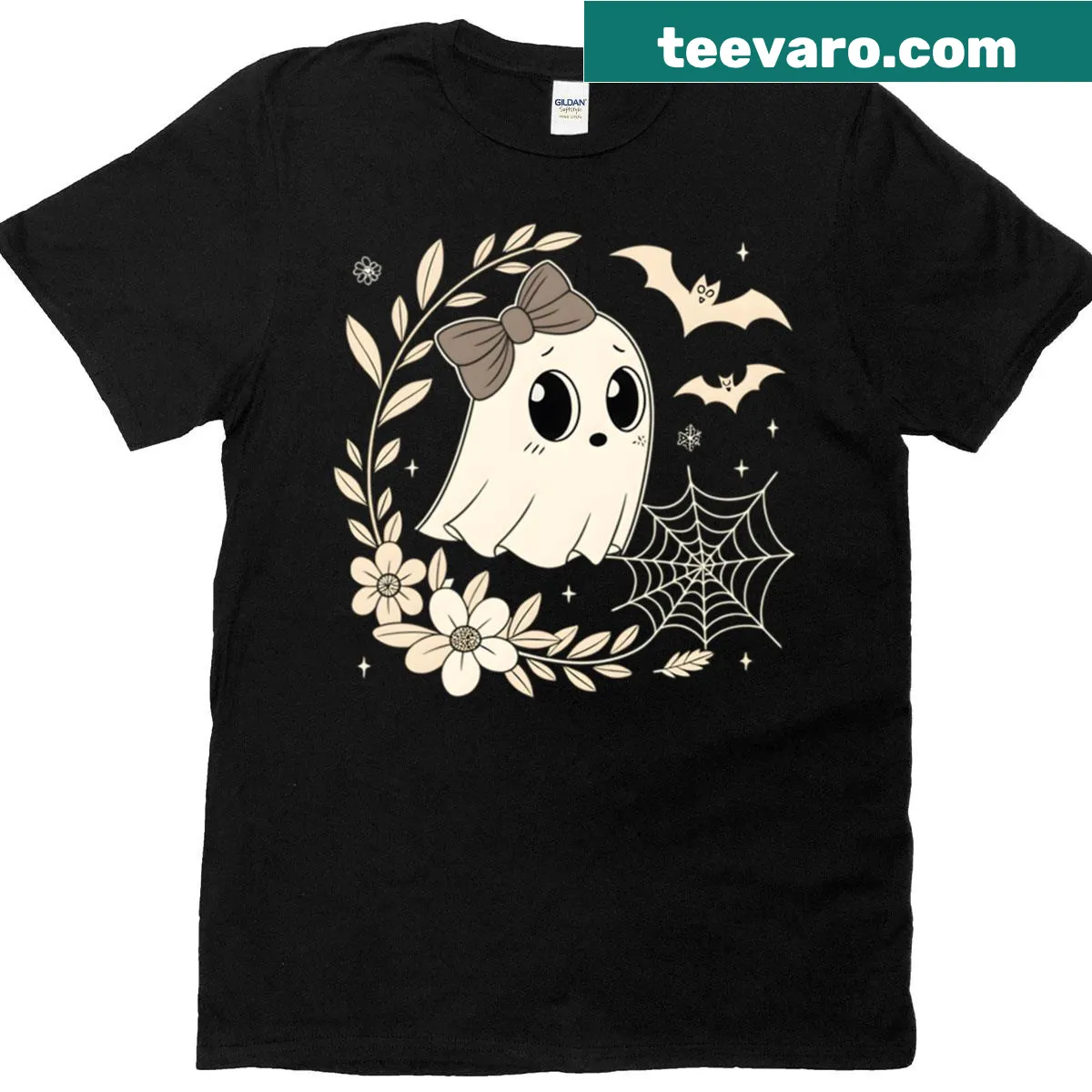 Cartoon ghost with bow surrounded by Halloween decorations — on a men's t-shirt