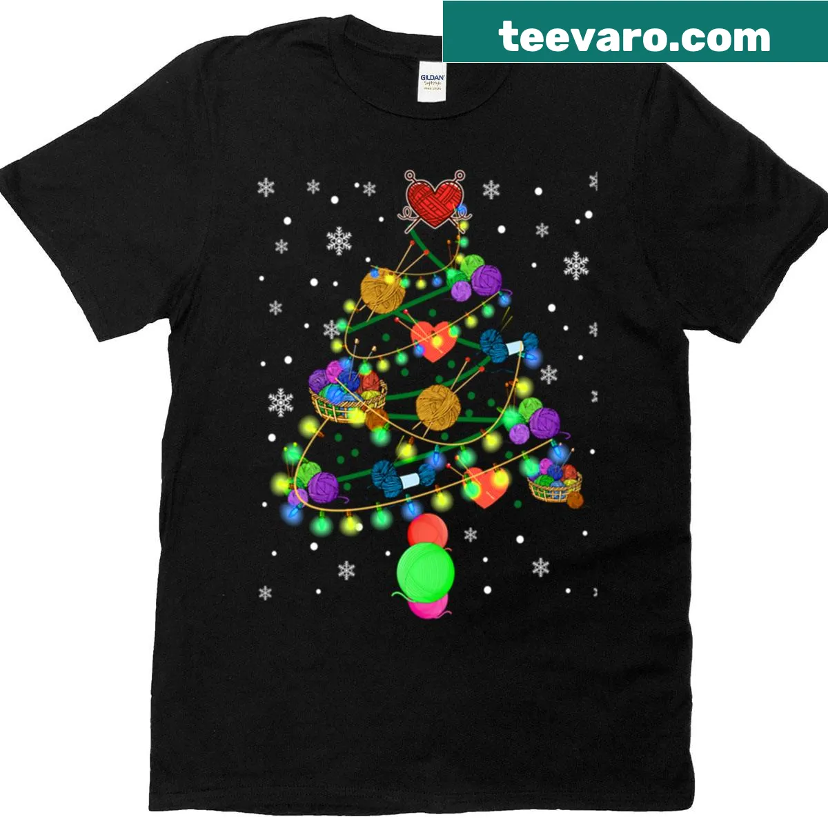 Cute t-shirt with wool pine trees for crochet and knitting lovers during Christmas. — on a men's t-shirt
