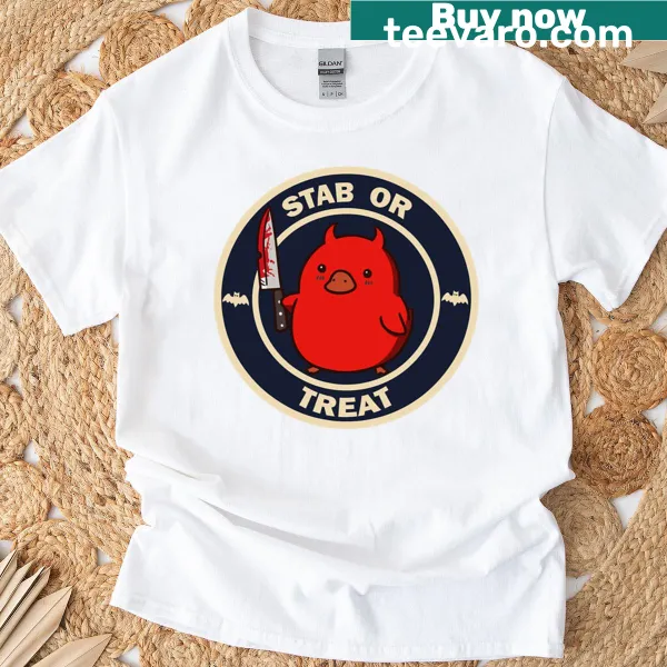 Oversized t-shirt with an evil duck holding a bloody knife