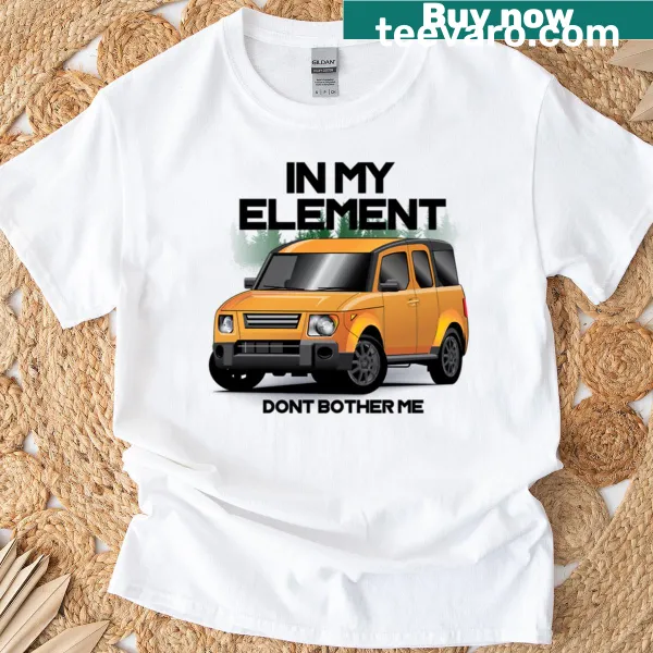Oversized t-shirt with minimalist text design 'In My Element'