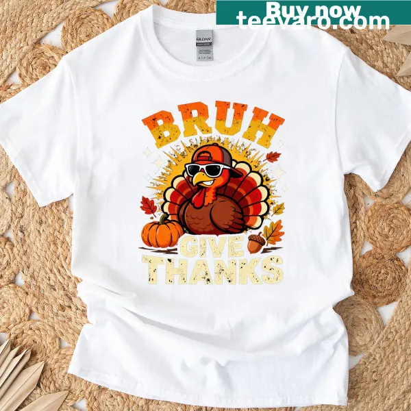 Funny Thanksgiving turkey t-shirt with humorous quote