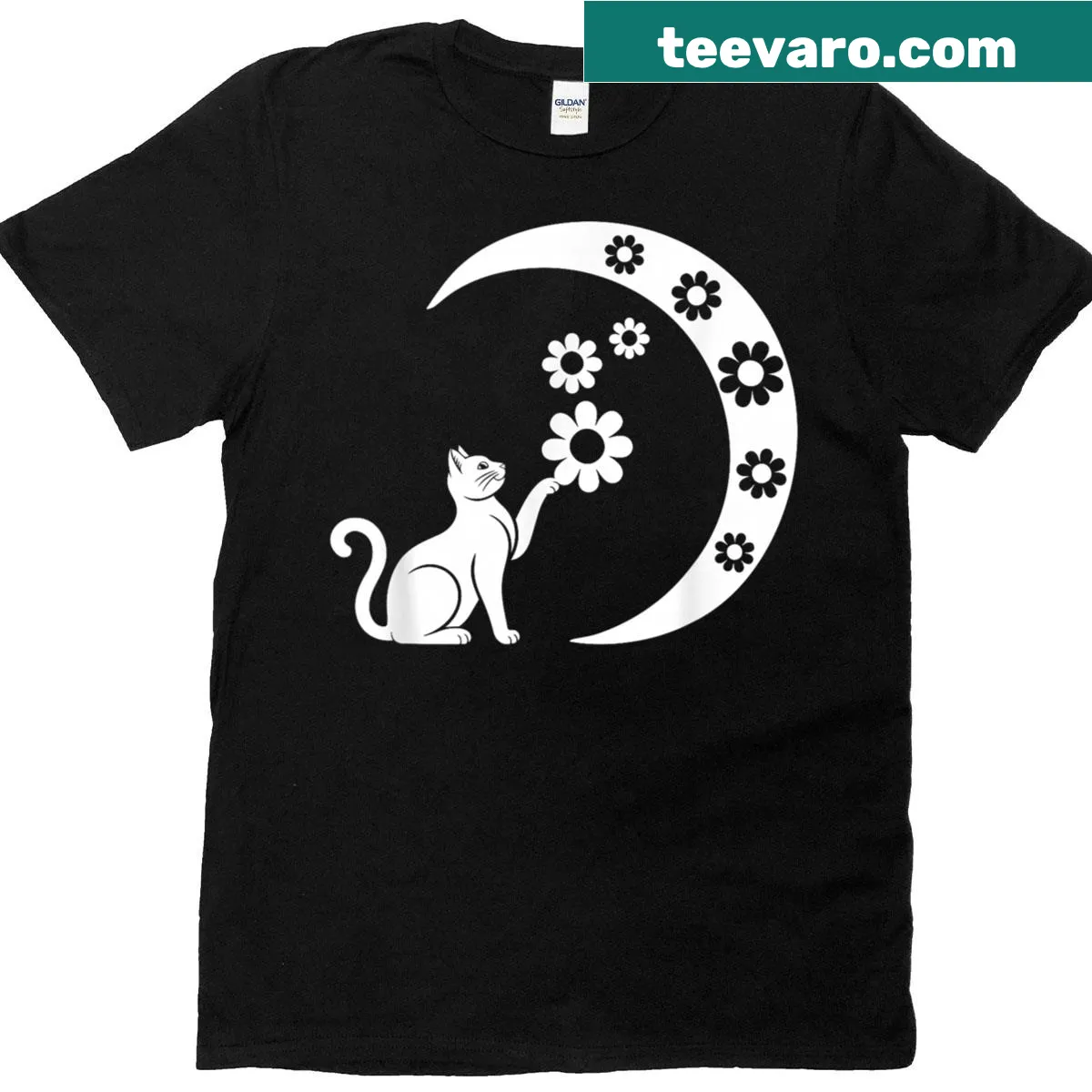 Retro Halloween t-shirt featuring a cat and daisies in a cozy design — on a men's t-shirt