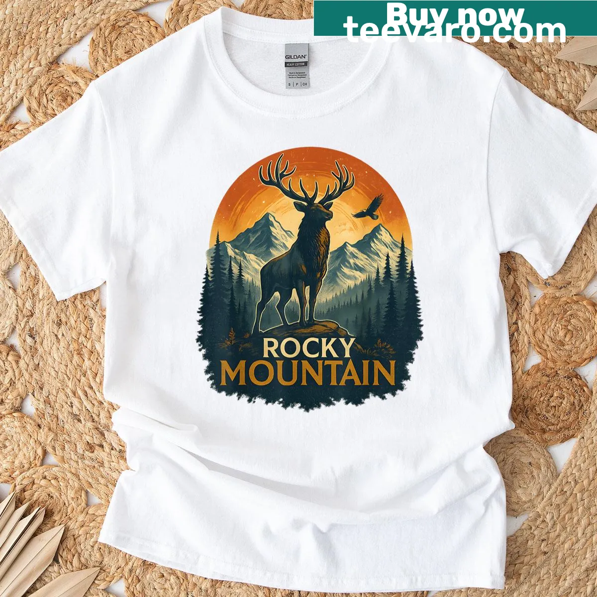 Illustration of a moose in Rocky Mountain National Park on a t-shirt — on a men's t-shirt