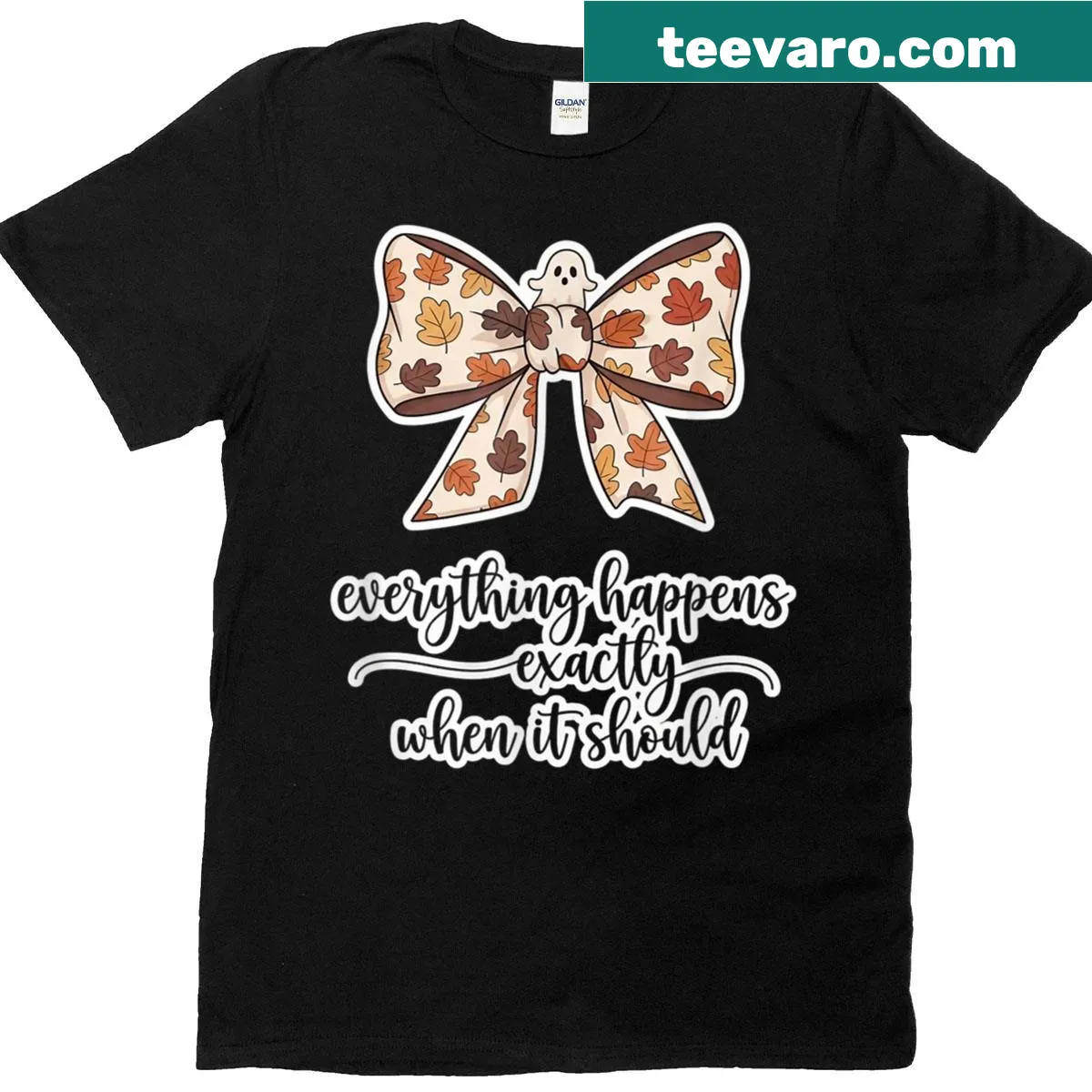 Motivational T-shirt with a ghost and the phrase Everything Happens Exactly When It Should — on a men's t-shirt