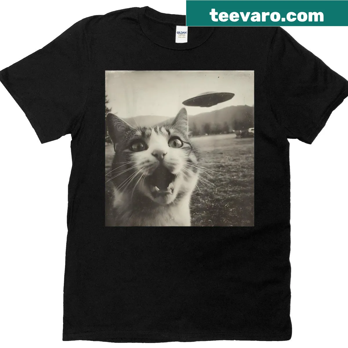 Funny surprised cat selfie with UFO graphic t-shirt — on a men's t-shirt