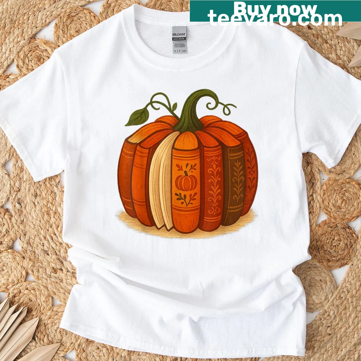Vintage-style T-shirt with pumpkin and book graphic for teachers — on a men's t-shirt