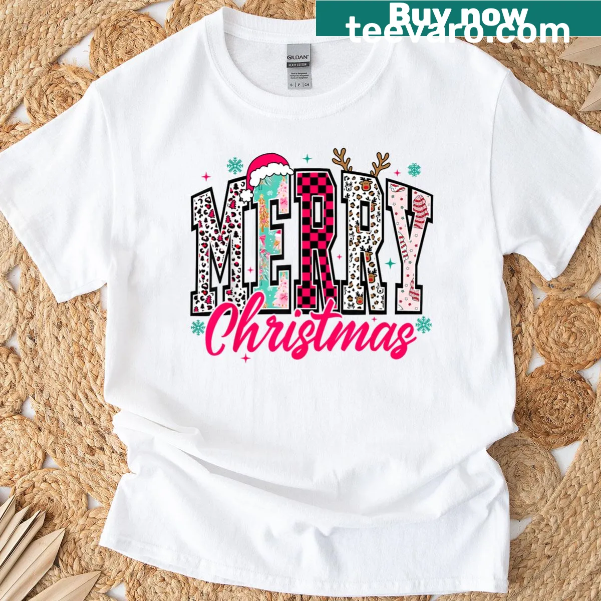 Vintage-style T-shirt with 'Merry Christmas' text for women — on a men's t-shirt