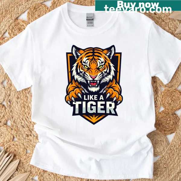 Oversized t-shirt featuring a tiger emblem with the phrase Playing To Win
