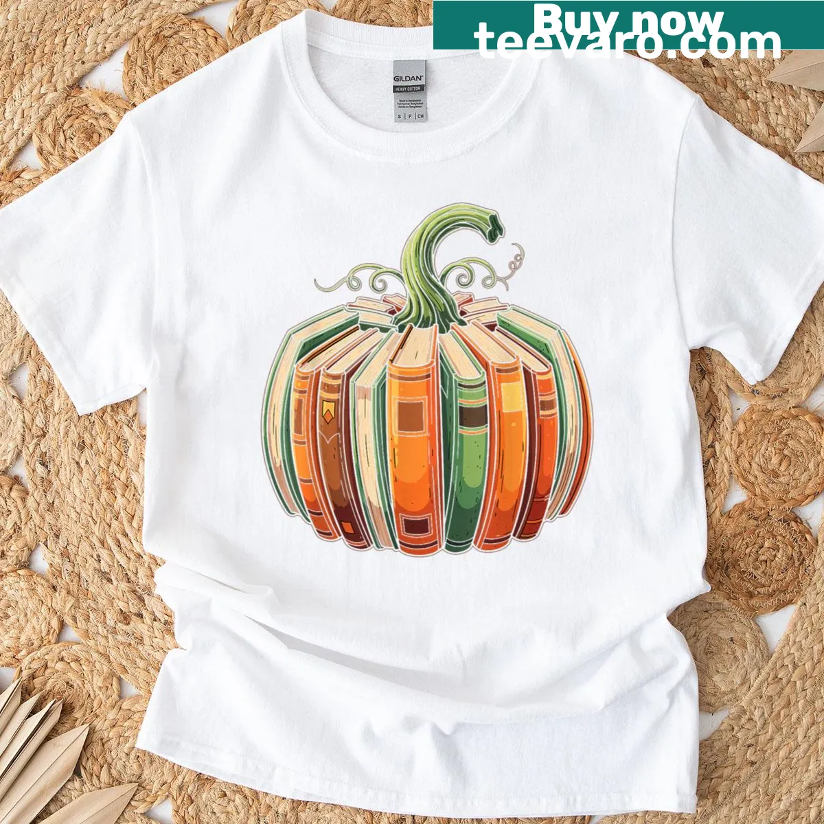 Playful Halloween design with pumpkins and books for teachers — on a men's t-shirt
