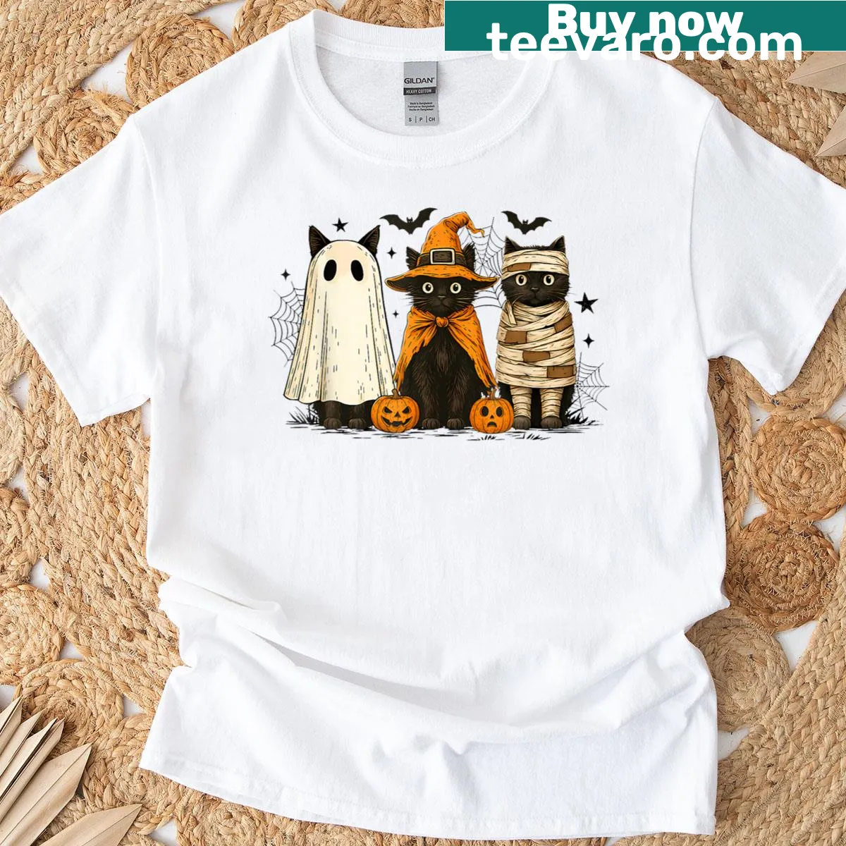 Retro spooky black cat witch and pumpkin on a Halloween T-shirt — on a men's t-shirt