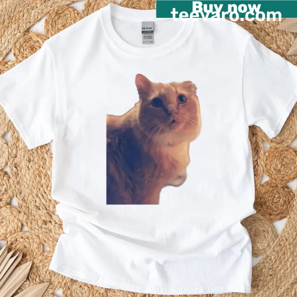 Charming graphic T-shirt featuring a cat in a film theme