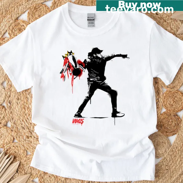 Illustrated tribute to Klopp on a Liverpool football t-shirt
