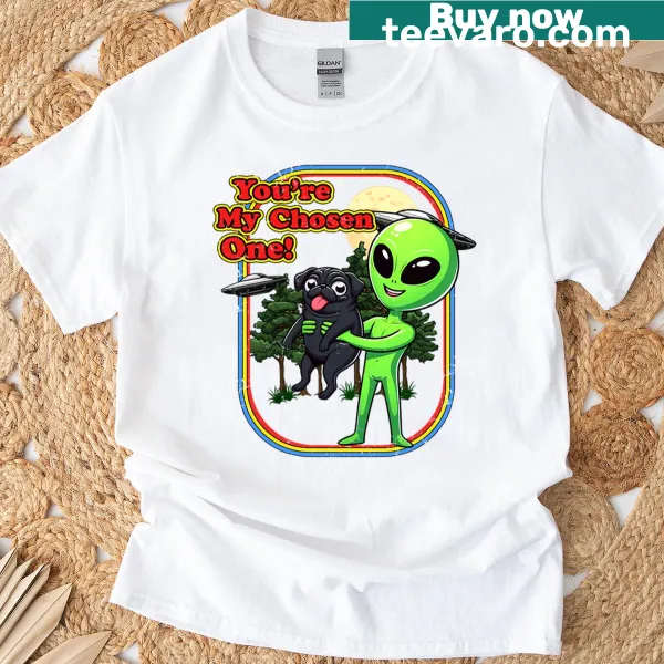 Oversized t-shirt with an illustrated black pug as an alien