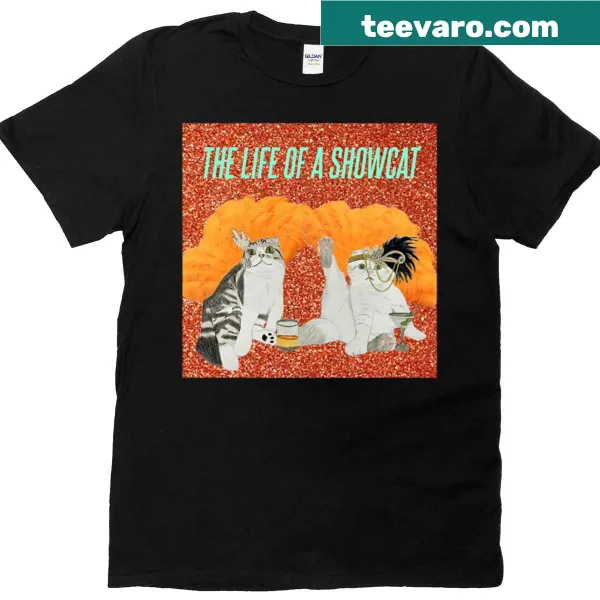 Oversized T-shirt featuring a glamorous showcat graphic