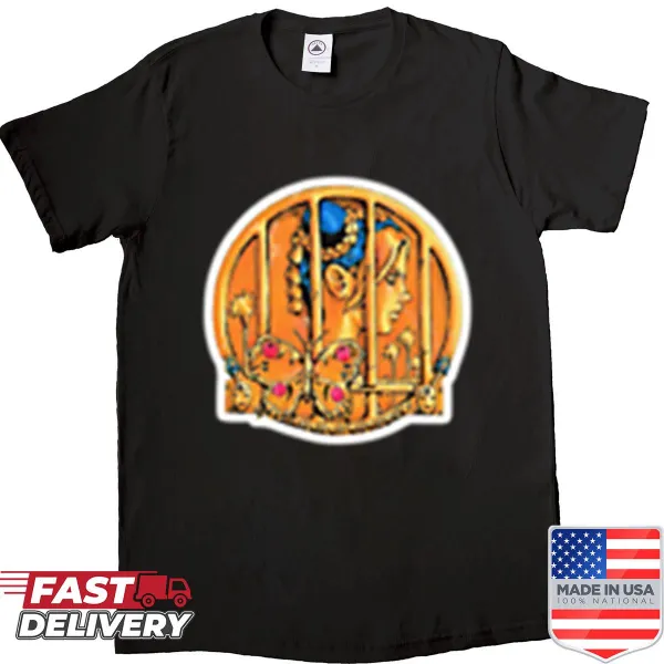 Oversized shirt featuring Jolyne medallion graphic
