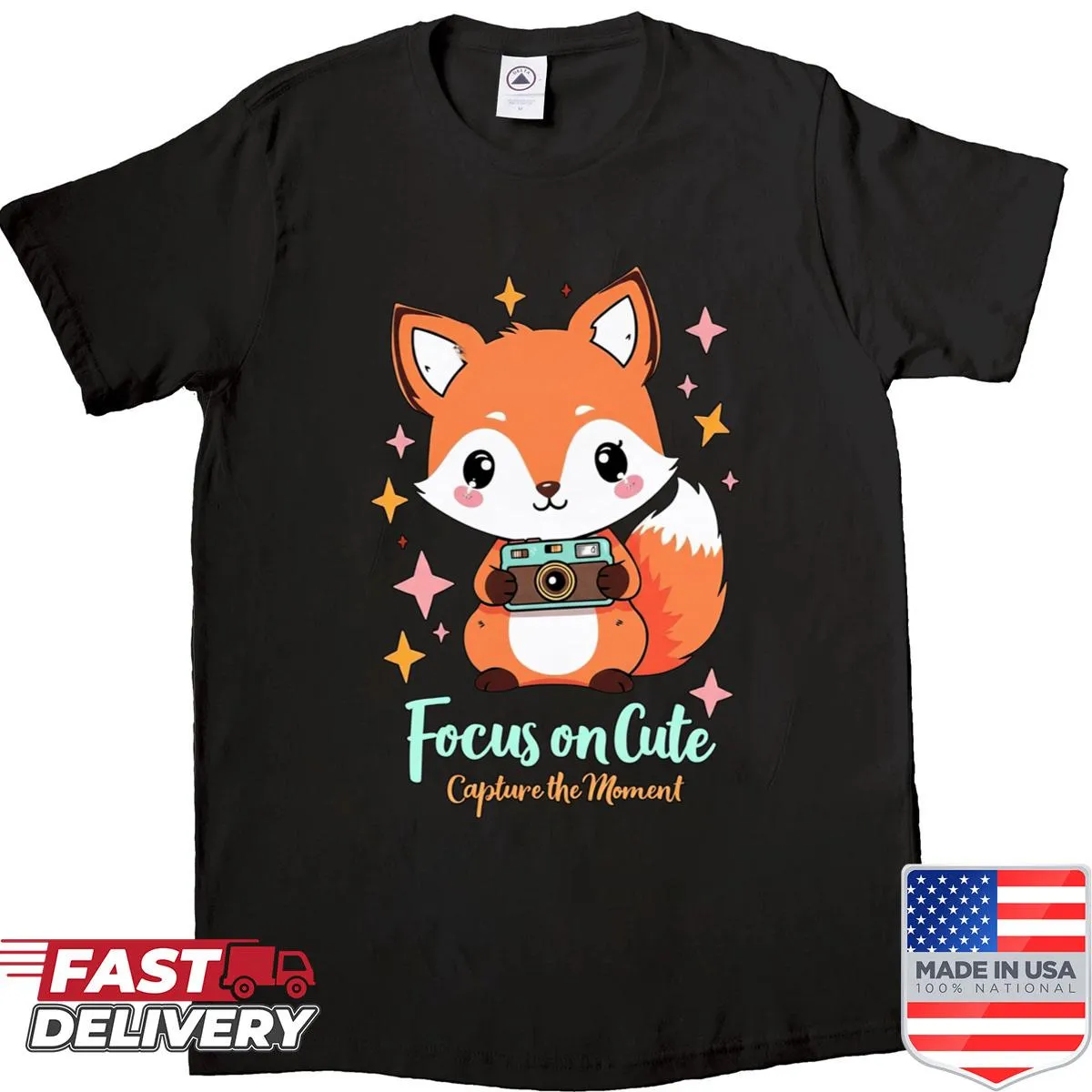 Cute shirt featuring a kawaii fox as an animal photographer