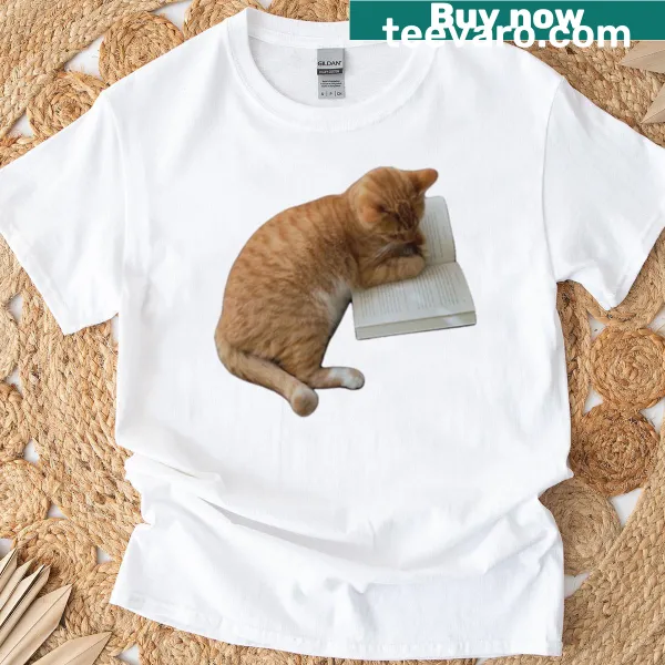 Illustration of a cat among books on a t-shirt