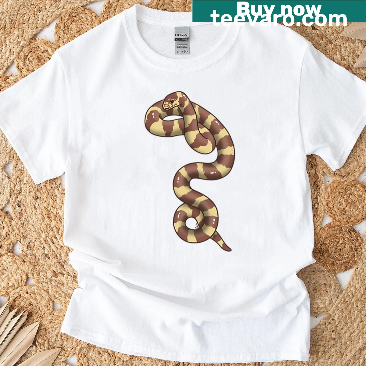 Illustration of California kingsnake in brown and yellow colors on t-shirt — on a men's t-shirt