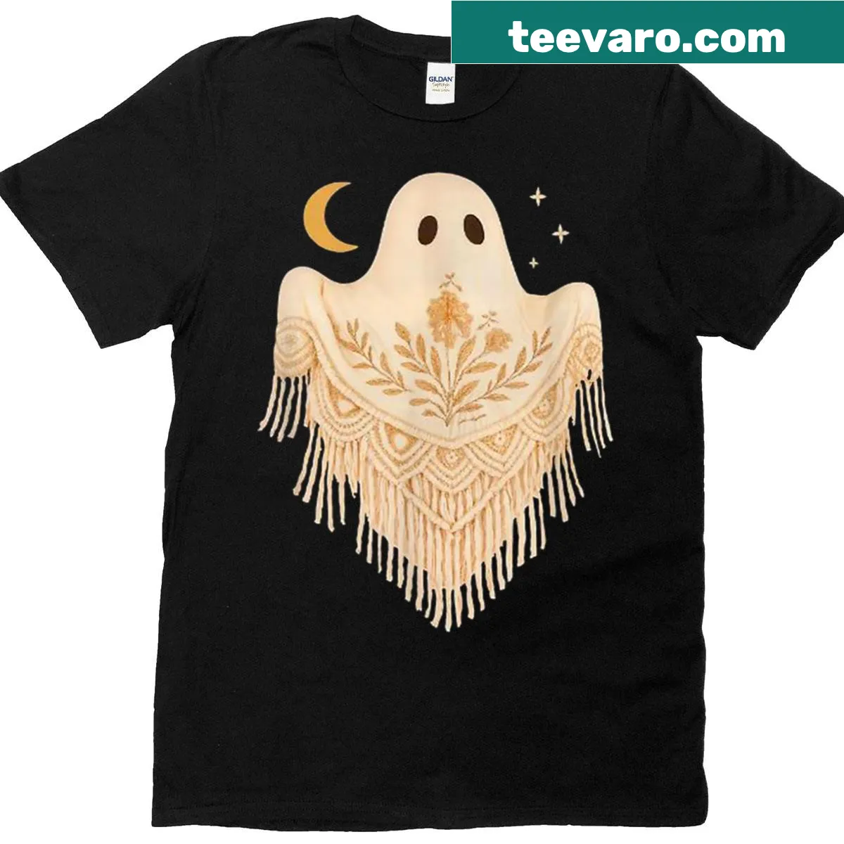 Cute macrame ghost illustration for Halloween shirt — on a men's t-shirt