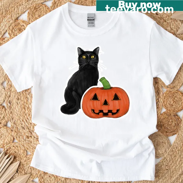 Oversized T-shirt featuring a black cat and a Halloween pumpkin