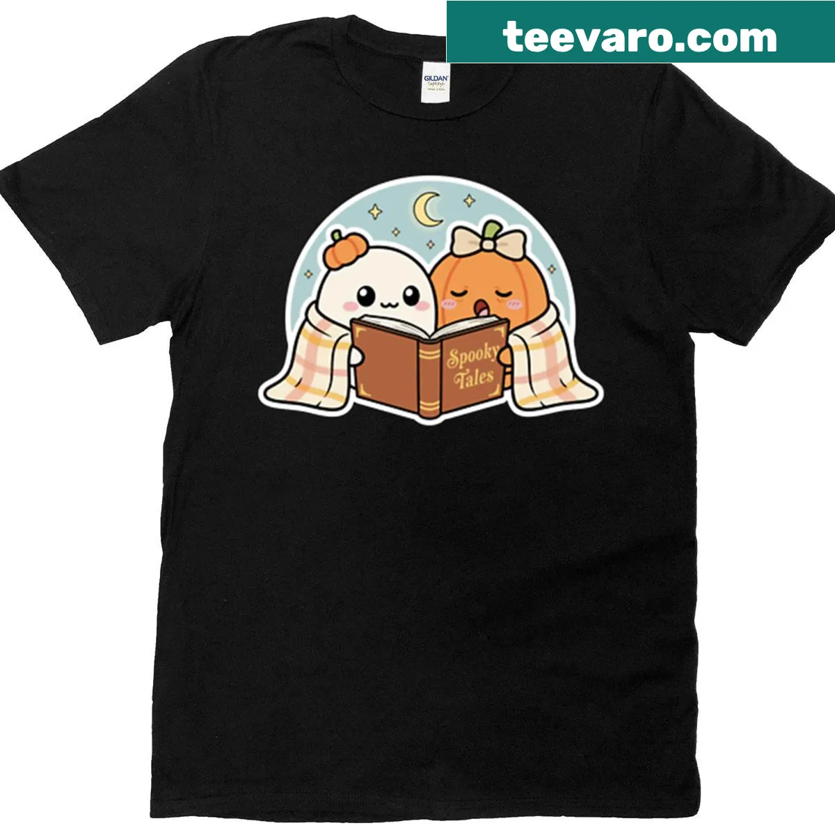 Ghost and pumpkin reading spooky tales illustration T-shirt — on a men's t-shirt