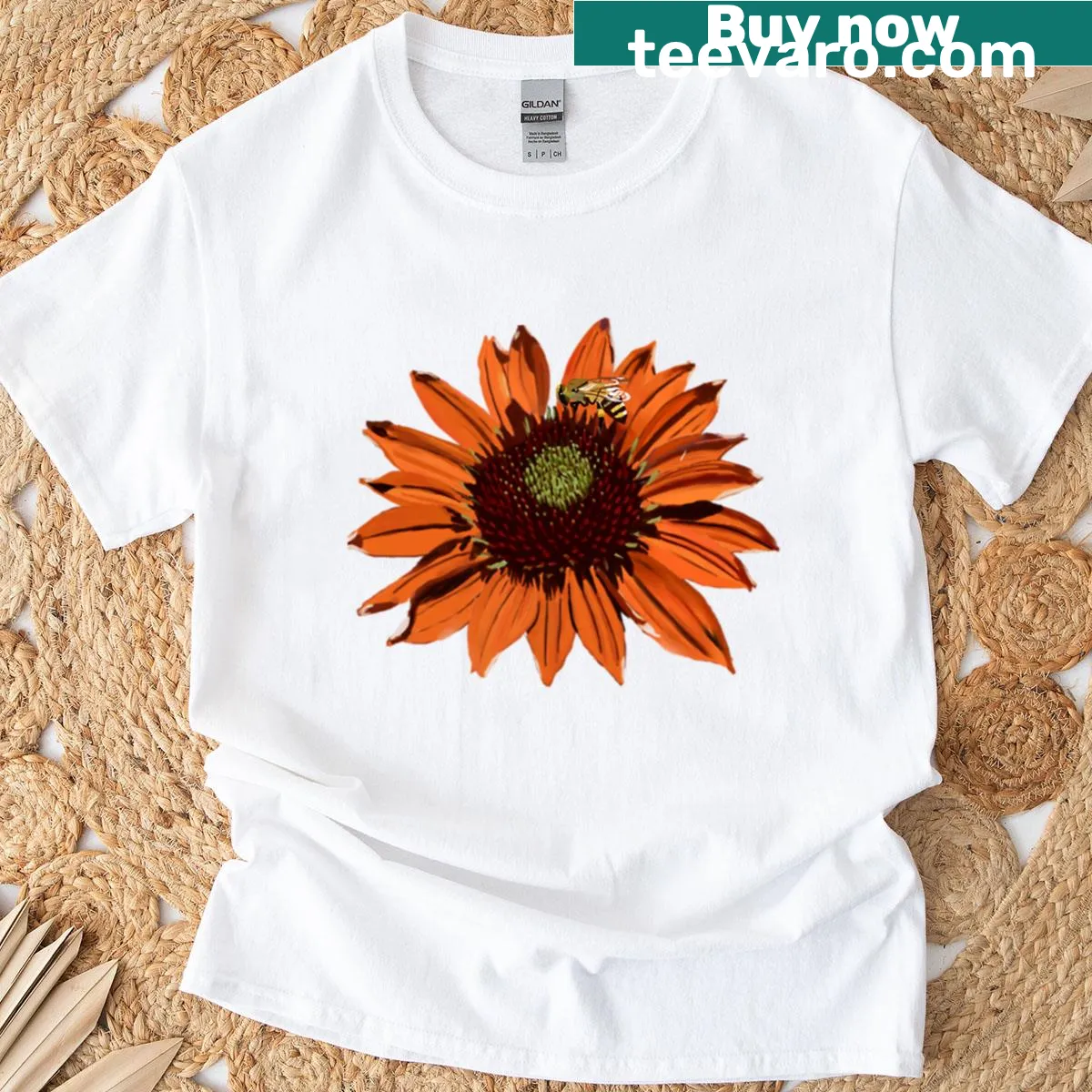 Illustration of a daisy flower and a bee on a T-shirt for nature lovers — on a men's t-shirt