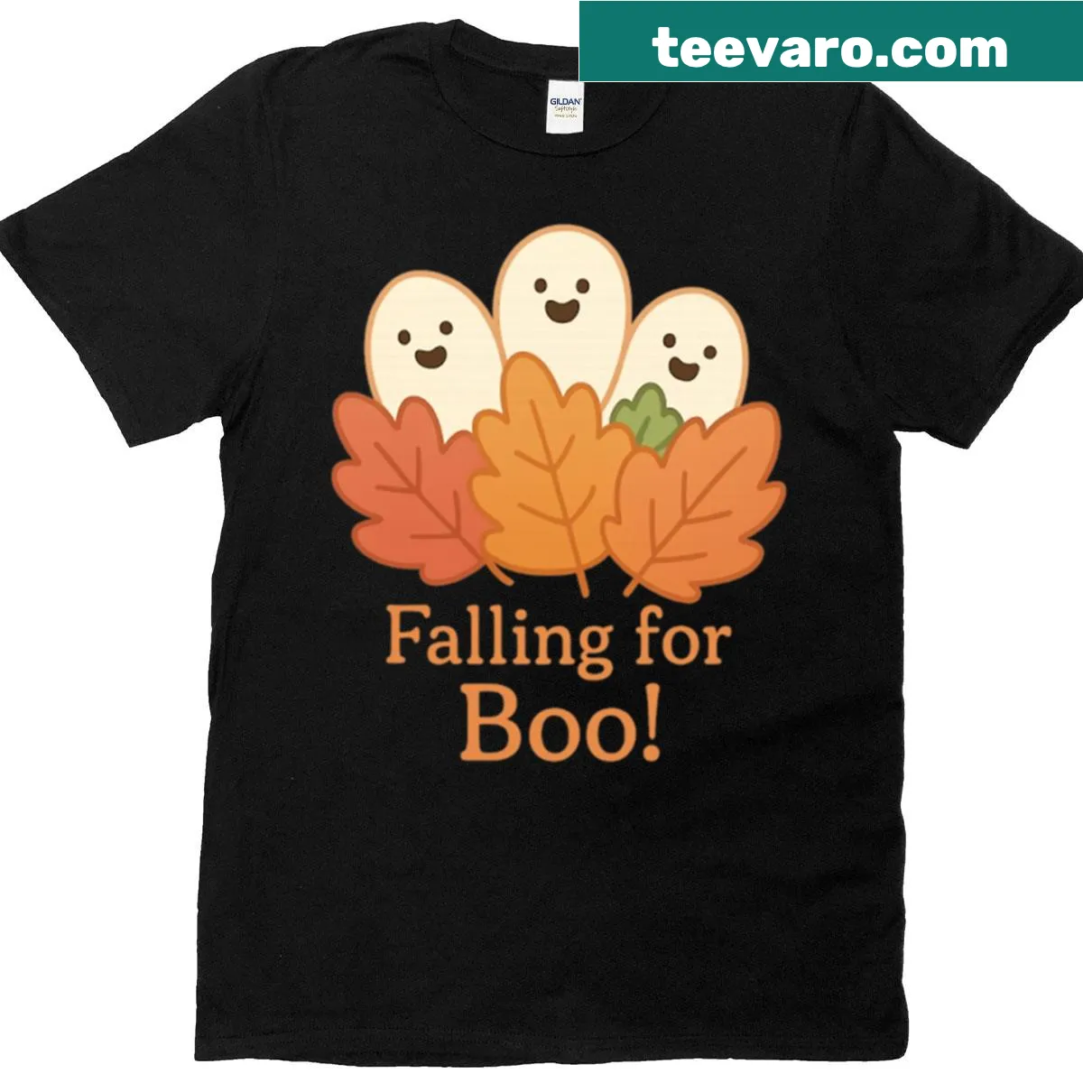 Cute ghost surrounded by fall leaves for Halloween — on a men's t-shirt