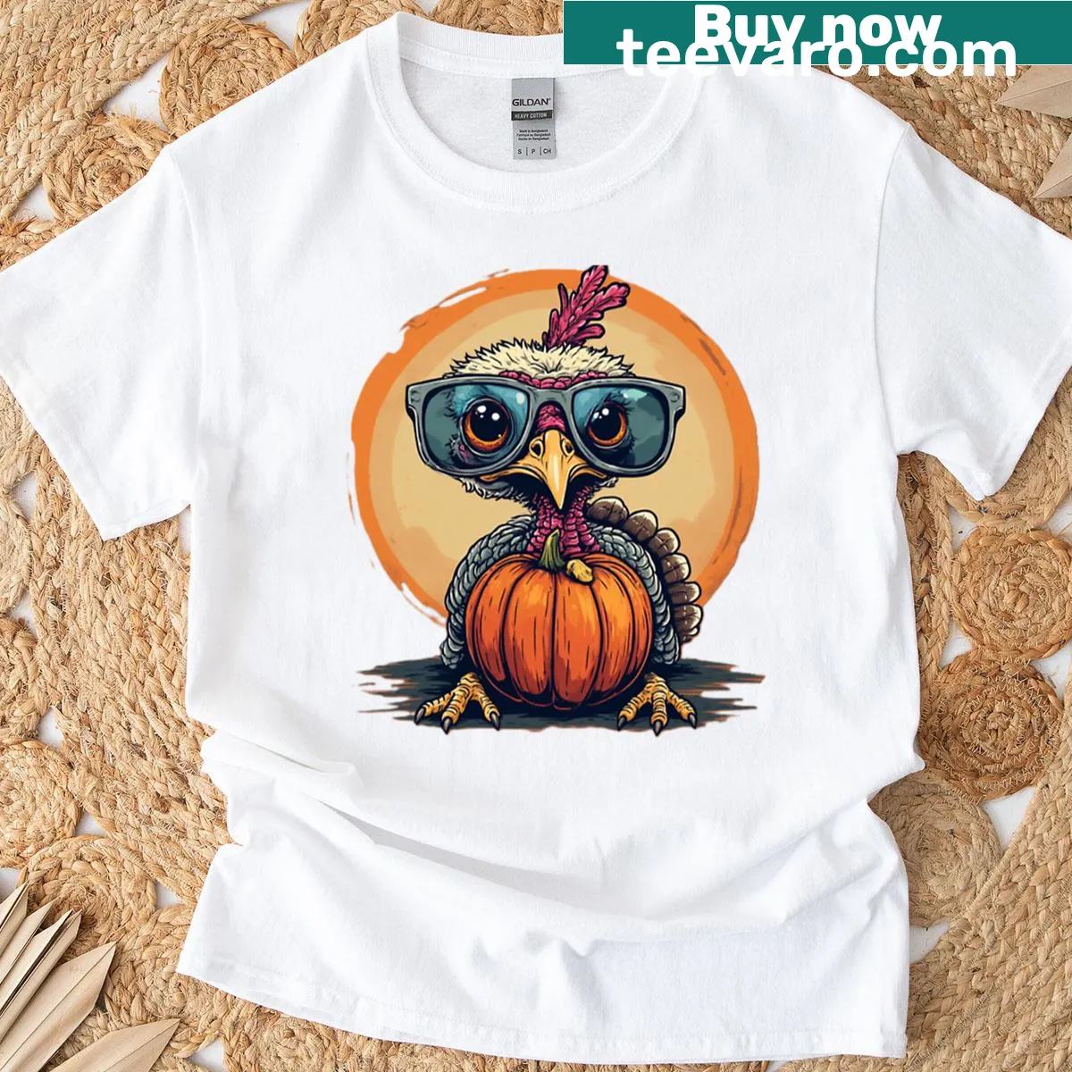 Cute hipster turkey t-shirt with glasses and a pumpkin — on a men's t-shirt