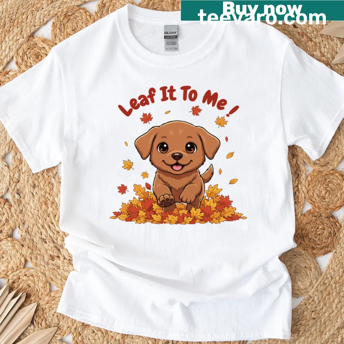 Cute autumn t-shirt with a brown Labrador running in fall leaves — on a men's t-shirt