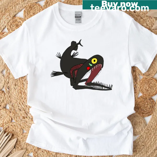 Humorous graphic of a loosejaw at a stoplight on a T-shirt