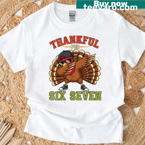 Funny Thanksgiving turkey dabbing graphic T-shirt