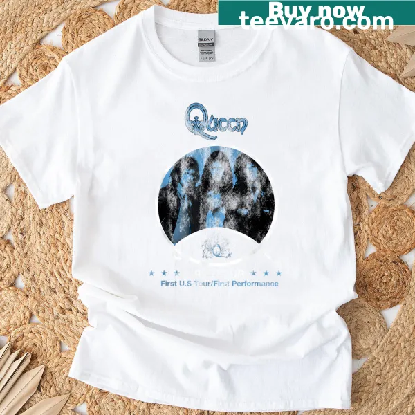Oversized T-shirt featuring an iconic Queen 1974 design