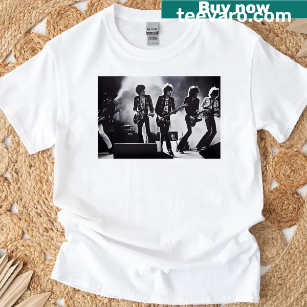 Nostalgic rock and roll graphic t-shirt with vintage elements